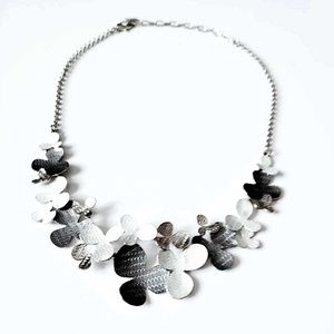 SPOUTNIK Silver Chain Link Multi-grey Textured Floral Shapes Necklace